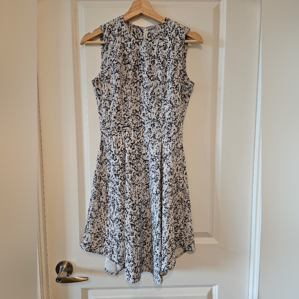 H&M | Monochrome Abstract Dress